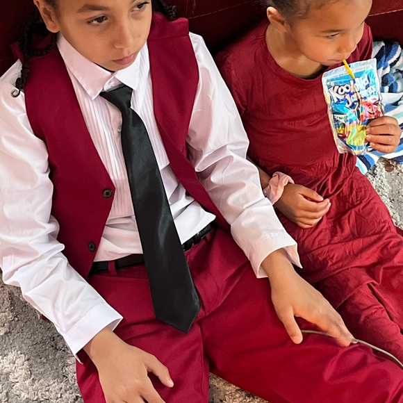 Yuan Lu Boys Suit in Burgundy Size 10. Excellent condition only worn once. - Picture 2 of 2